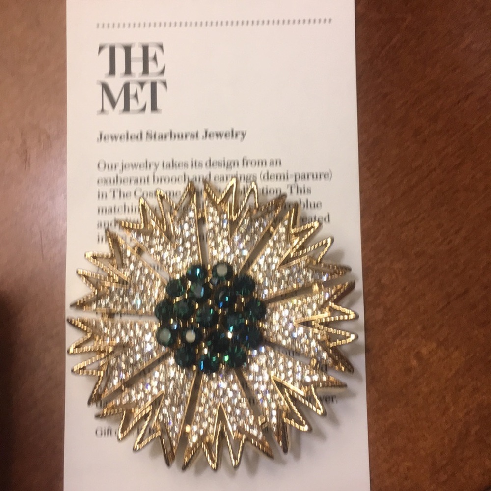 The Met jewelry-brooch